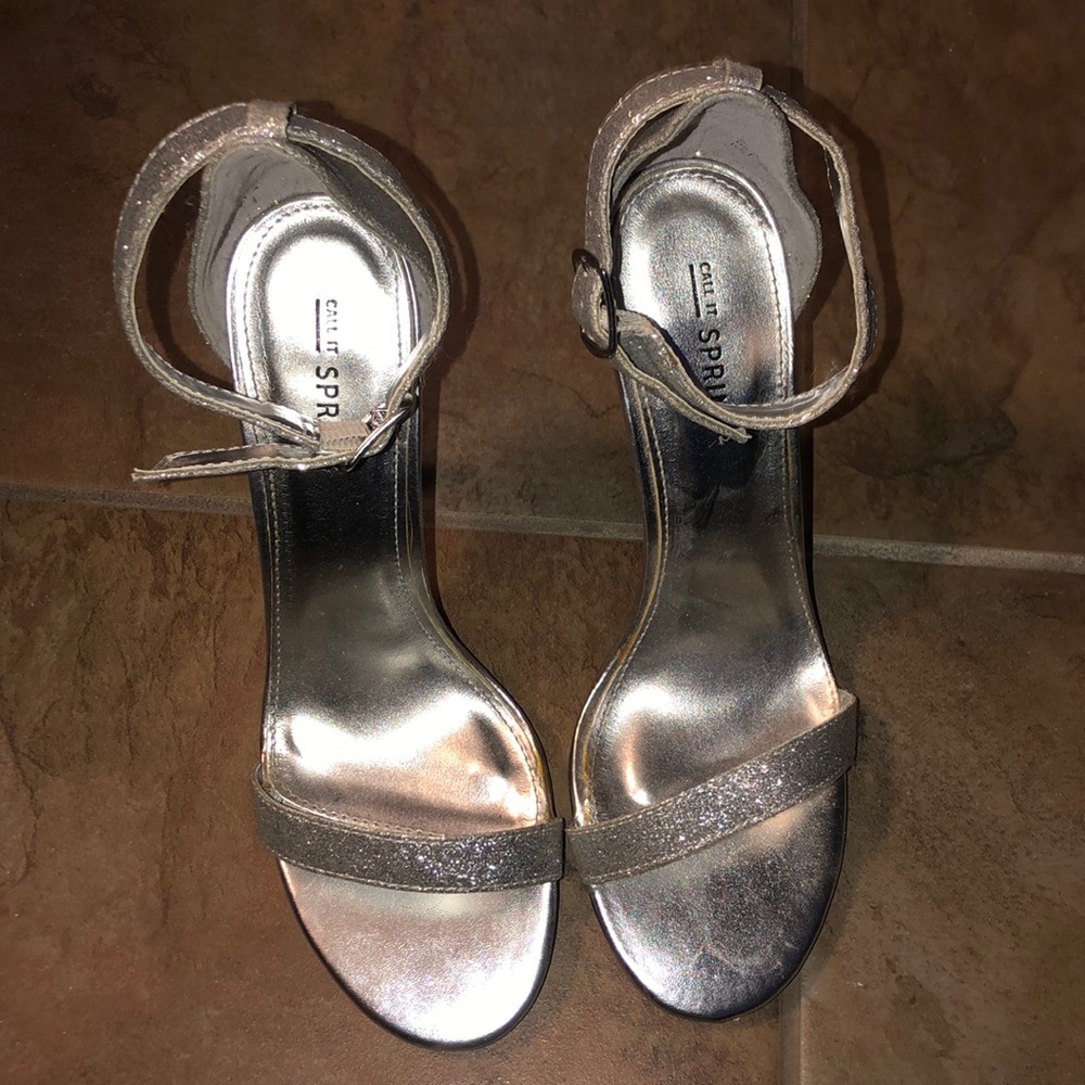 Call it Spring silver heels! - Picture 2 of 6